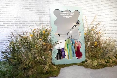 Rotaro display featuring plants and a giant mirror